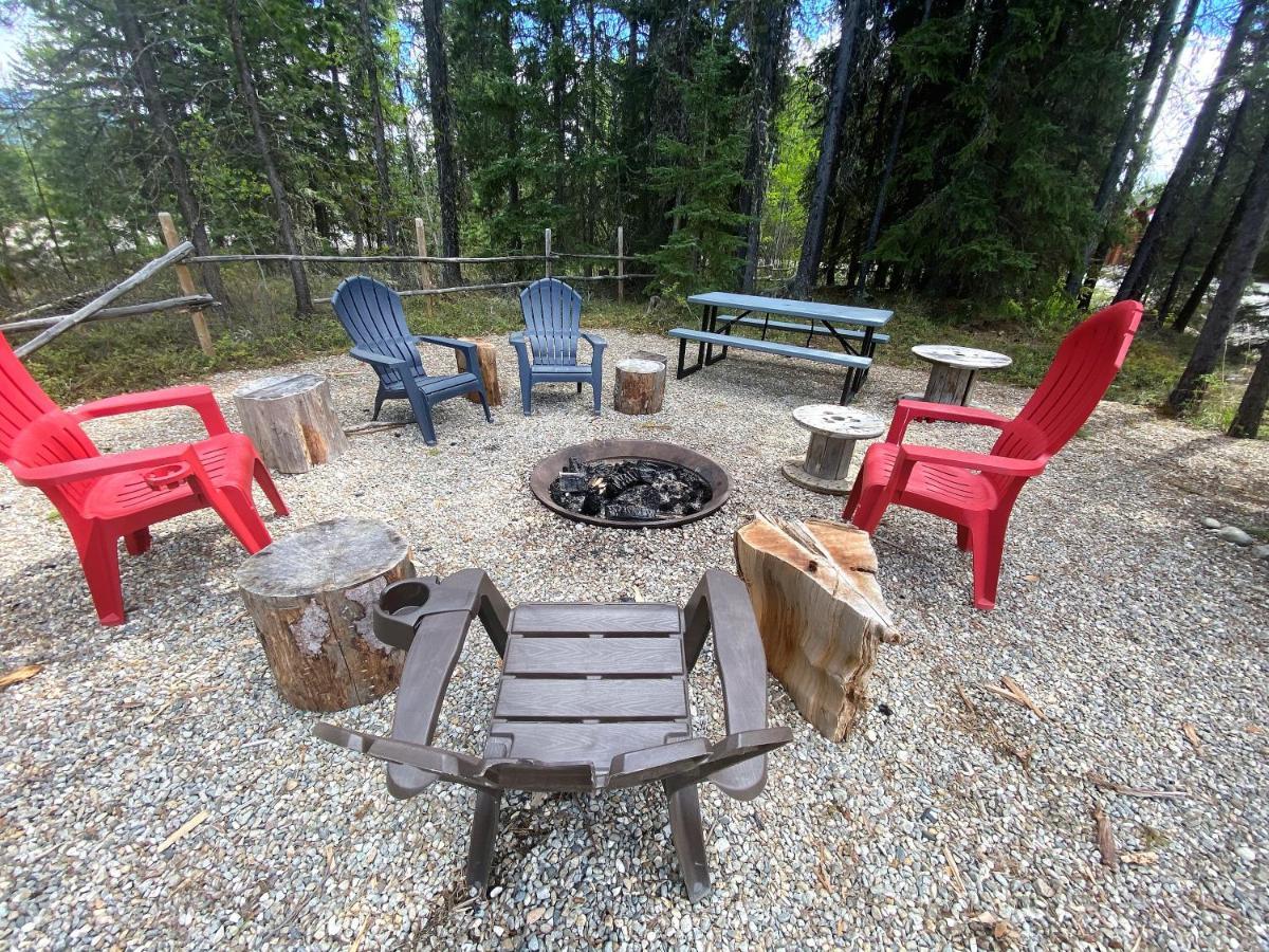 Villa Wolf Den Valemount Esterno foto