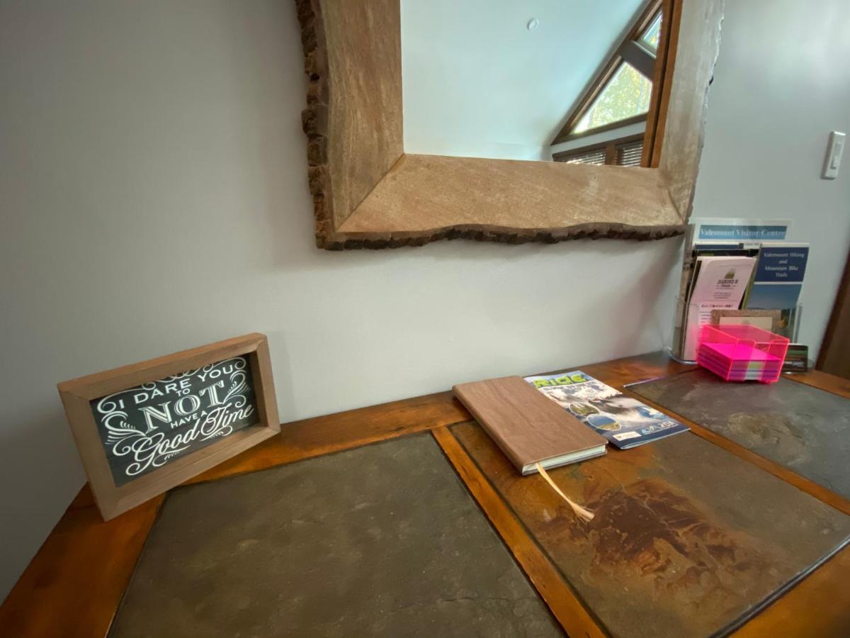 Villa Wolf Den Valemount Esterno foto