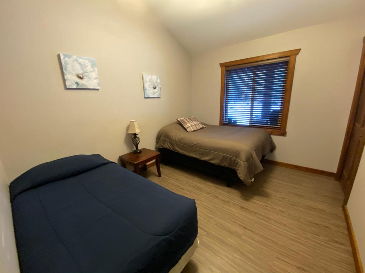 Villa Wolf Den Valemount Esterno foto