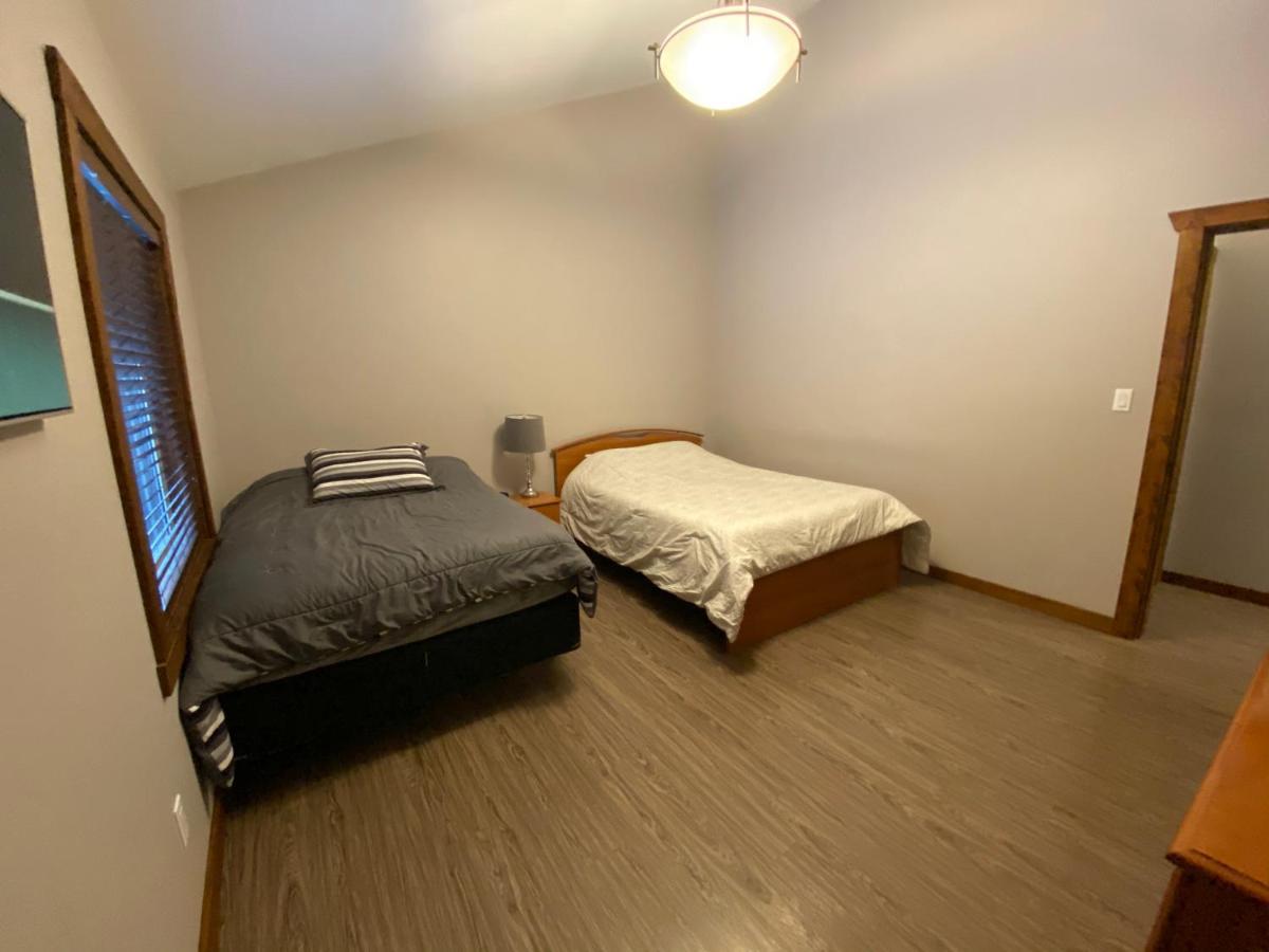 Villa Wolf Den Valemount Esterno foto